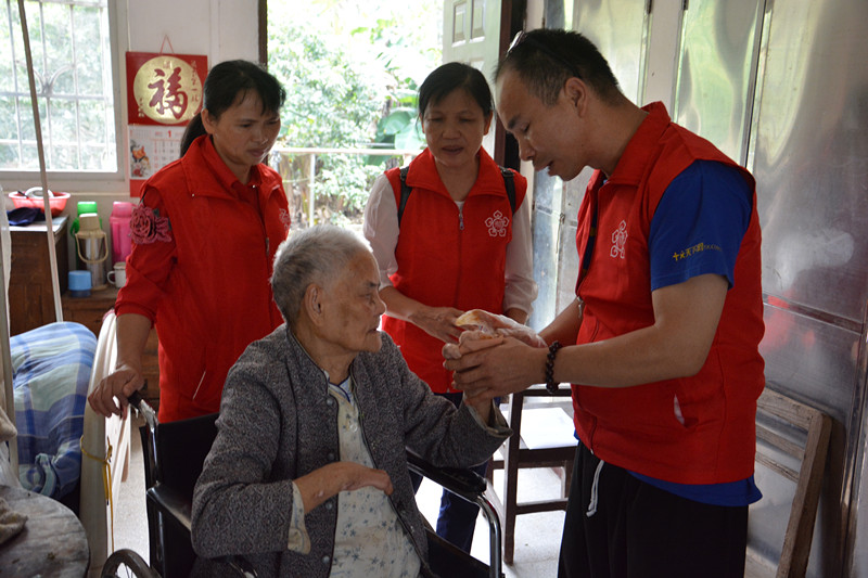 重阳节关爱老人 送健康活动--走进广州市皮肤病防治所